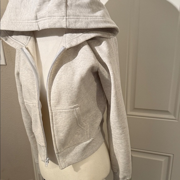 ARITZIA TNA Hooded Zip-Up Sweatshirt - Picture 2 of 8